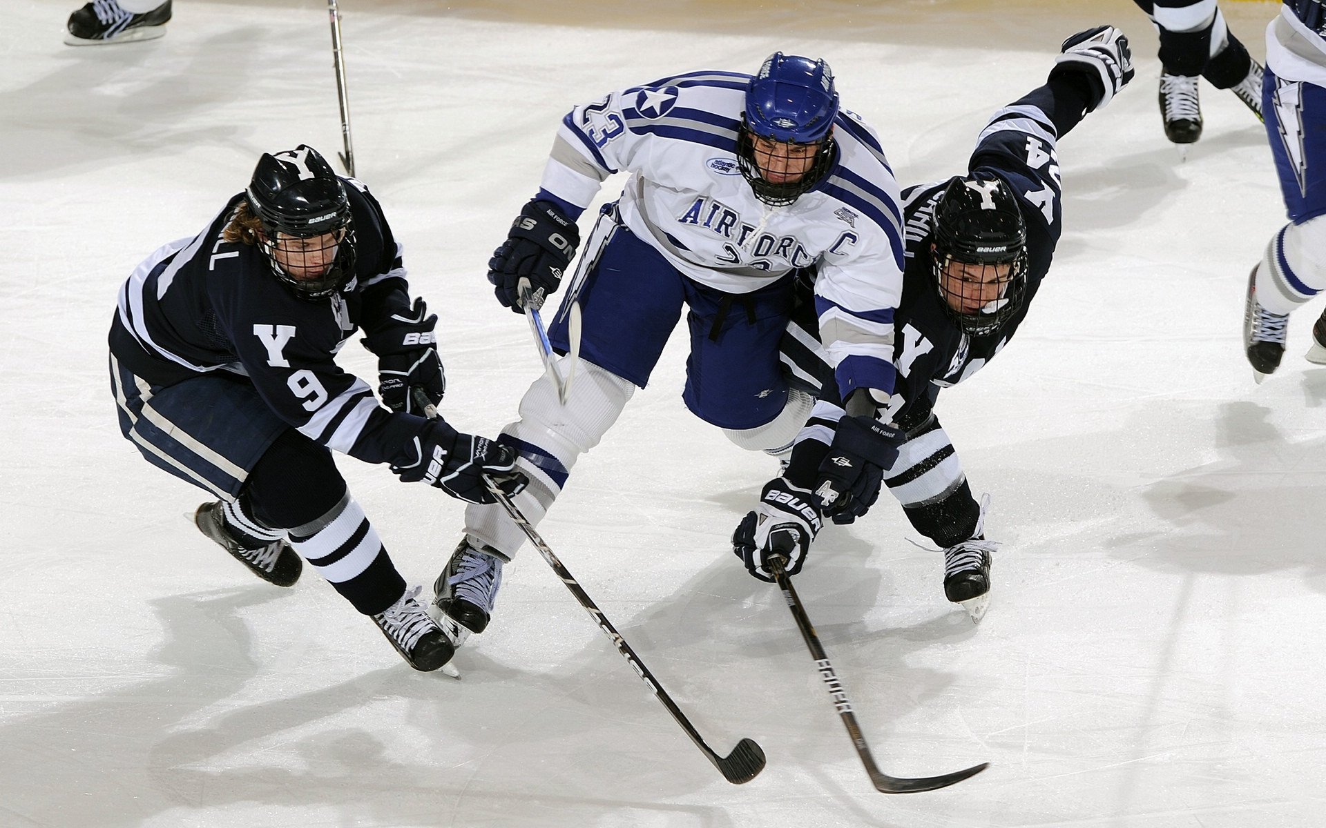 华体会官方网站首页-马拉松赛事设置人脸识别签到通道提升效率,上海马拉松人脸识别